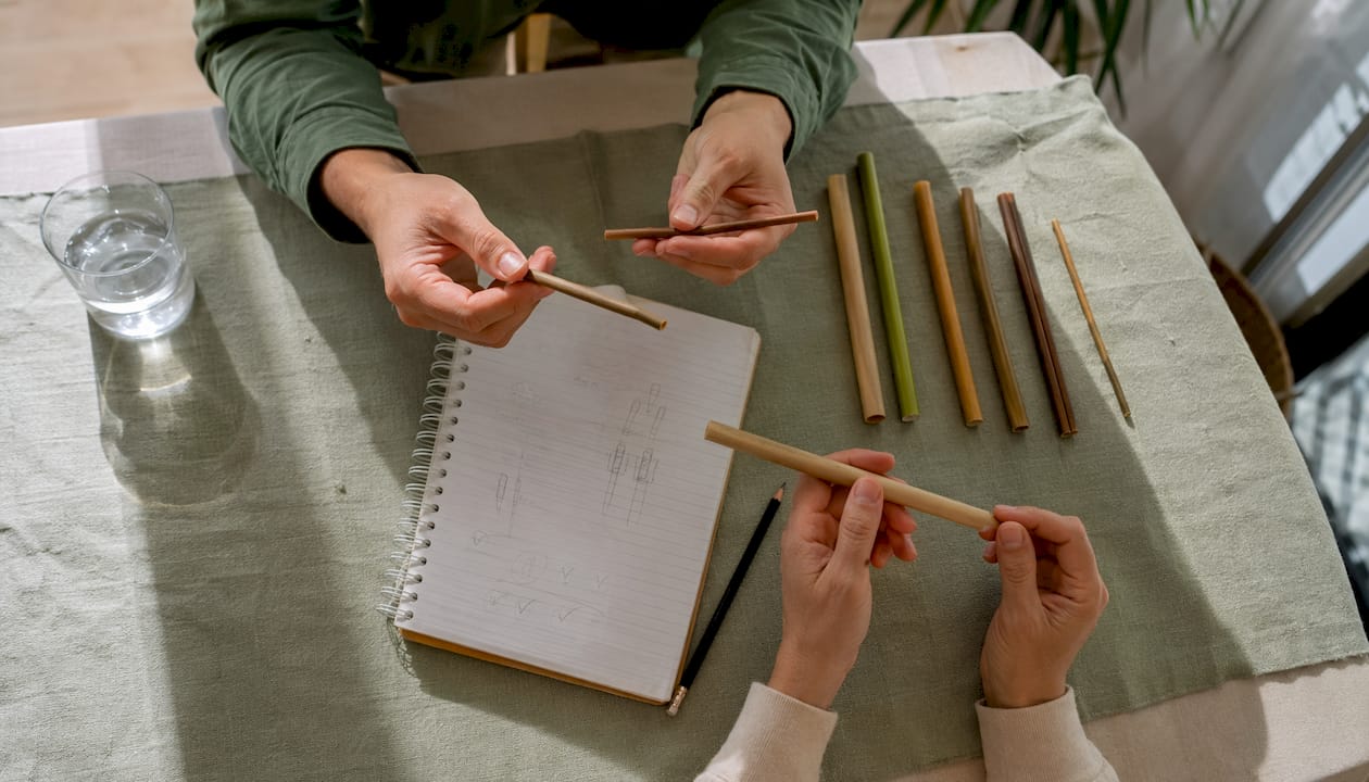 Ecoproduct-samples naast elkaar leggen en vergelijken